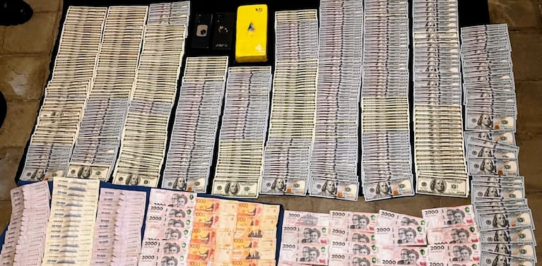 Parte del dinero secuestrado en el operativo policial de la Caminera,