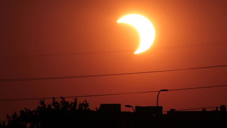 Parte del sol se oscurecerá al caer la tarde.
