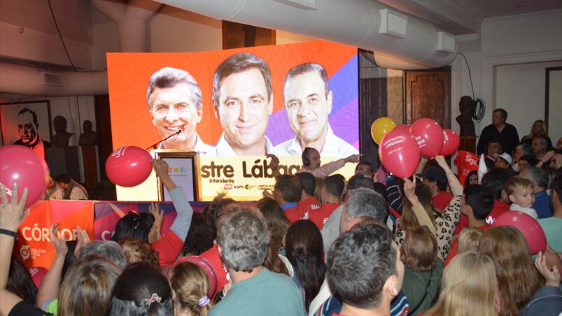 Pasadas las 18, comenzaron los festejos en la Casa Radical. Foto: Lucio Casalla.