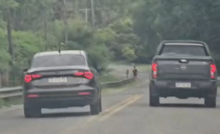 Pasar con doble línea te puede salir carísimo: cuánto cuesta la multa de la Caminera en Córdoba