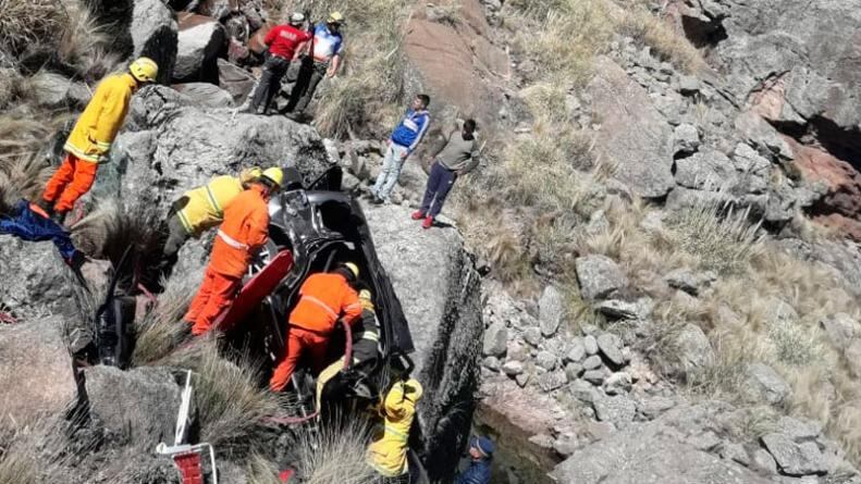 "Pasó de largo, no dobló", dijo el amigo de la conductora accidentada.