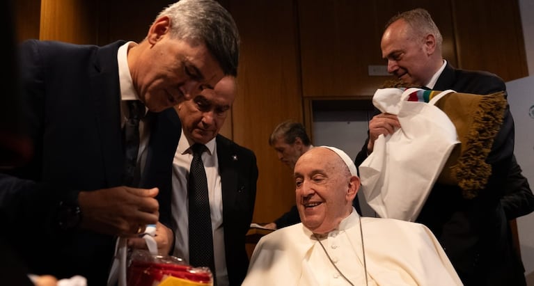 Passerini se reunió con el Papa Francisco: las fotos, los regalos y la invitación a Córdoba