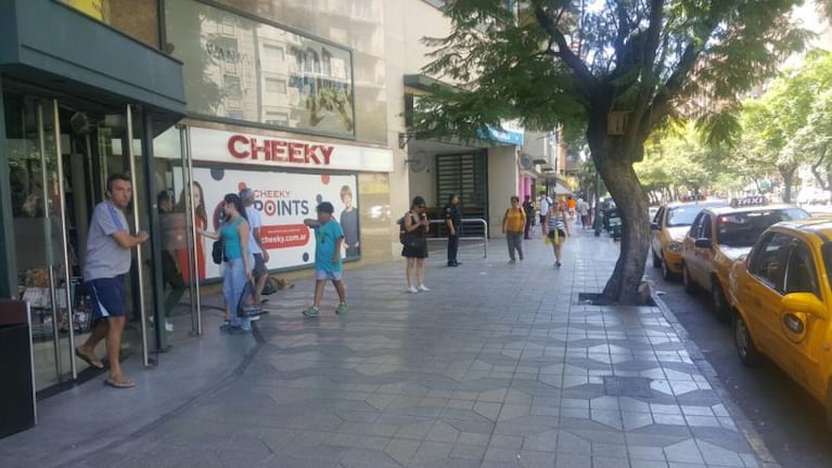 Patio Olmos: habrían evacuado por amenaza de bomba