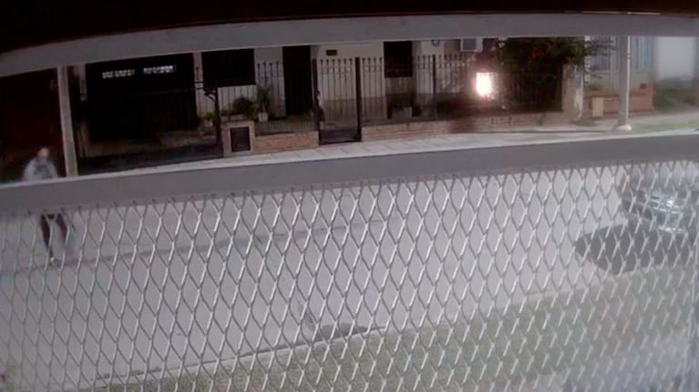 Patota atacó a dos amigos en barrio Los Robles.
