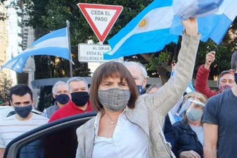 Patricia Bullrich dio positivo de coronavirus y lo anunció con un video