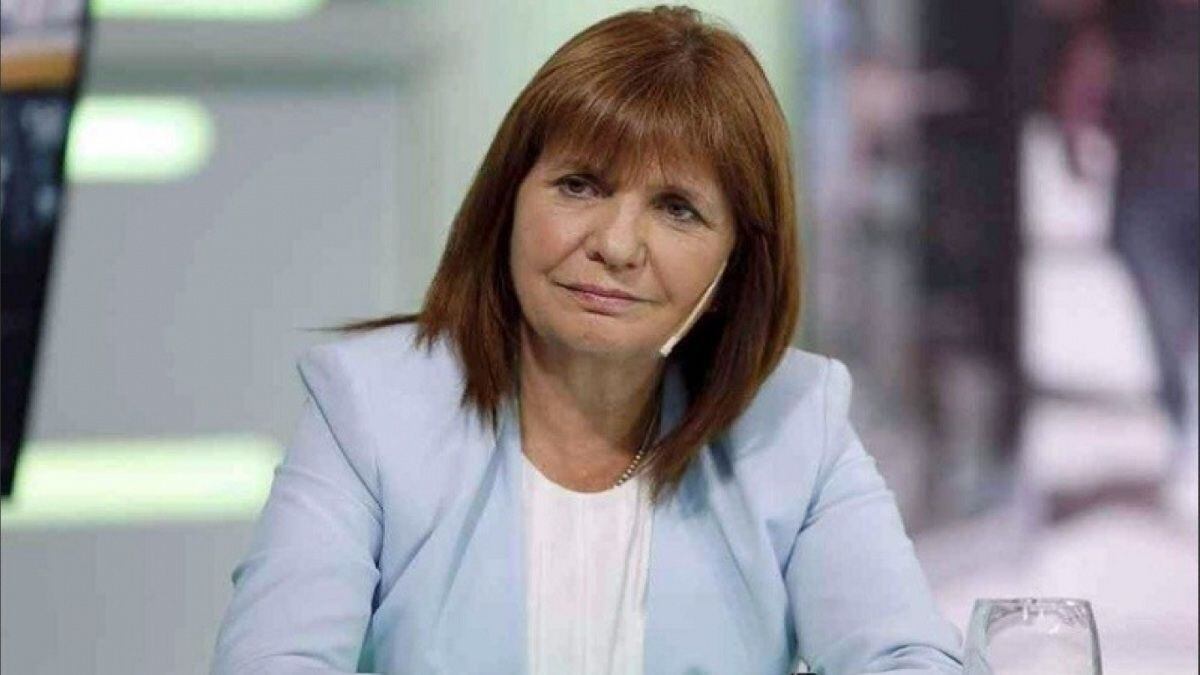 Patricia Bullrich expresó el pedido de renuncia a través de Twitter.