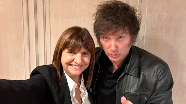 Patricia Bullrich junto a Javier Milei.