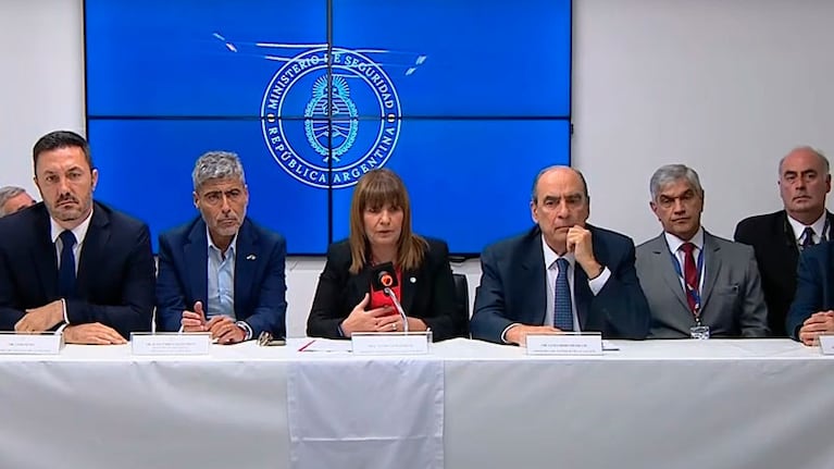 Patricia Bullrich y Juan Pablo Quinteros en conferencia de prensa.