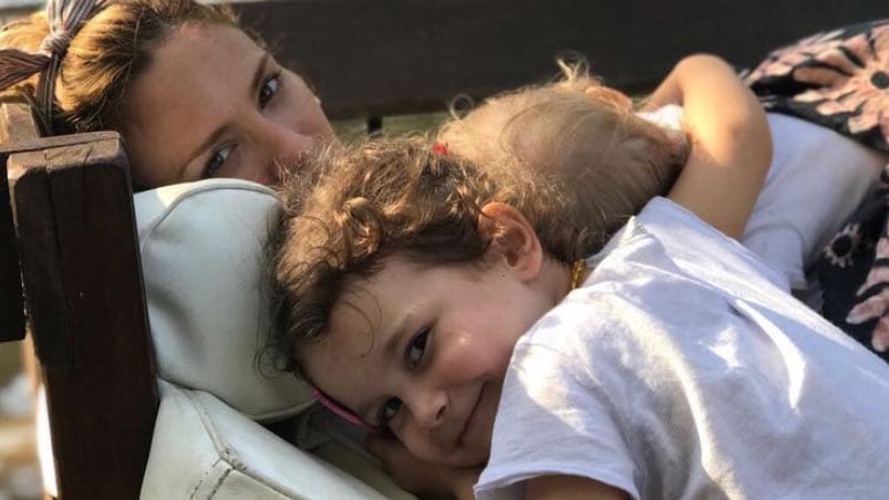 Paula Chaves disfrutando del amor de sus hijos.