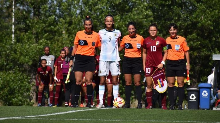 Paulina Gramaglia: goleadora y capitana de la Selección y abanderada en su escuela