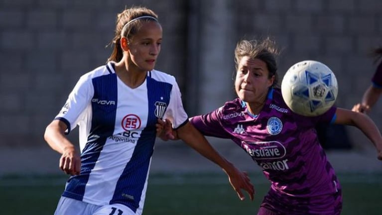 Paulina Gramaglia: goleadora y capitana de la Selección y abanderada en su escuela