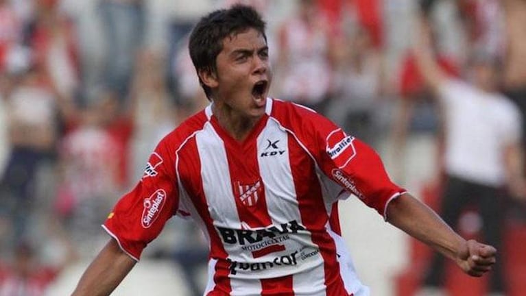 Paulo Dybala festejó el triunfo de Instituto en el clásico ante Talleres.