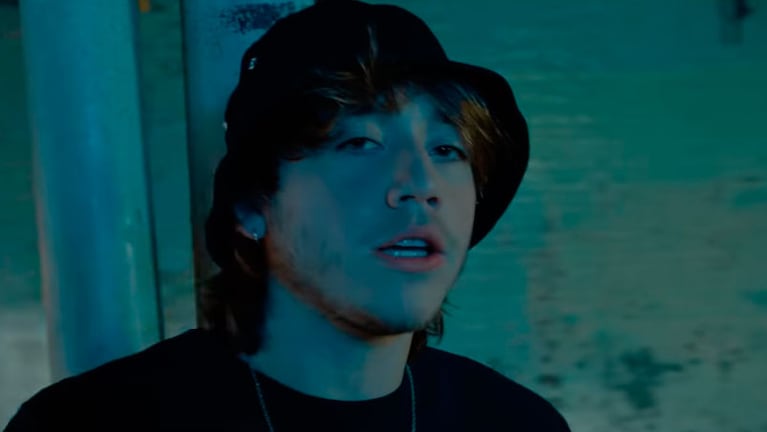 Paulo Londra en el video de "Nothing on you".