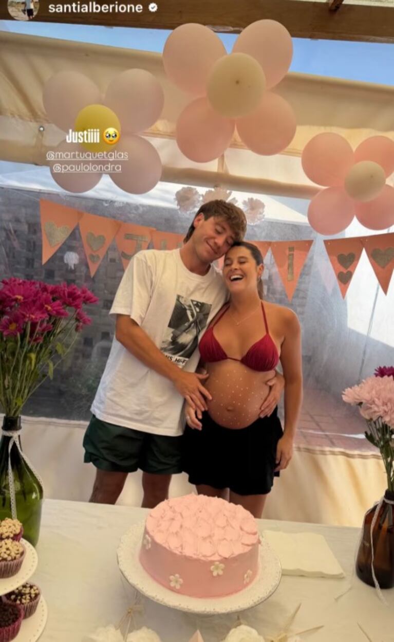 Paulo Londra y Martina Quetglas, emocionados en el baby shower de Justi.