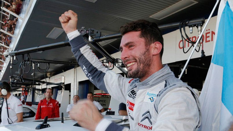 Pechito emocionado y con la bandera argentina. Fotos: WTCC.