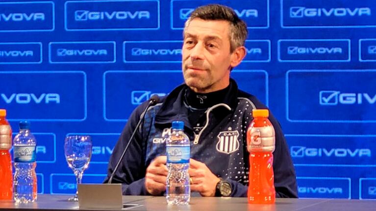 Pedro Caixinha habló de todo en conferencia de prensa. Foto: Agustín Burgi/El Doce.