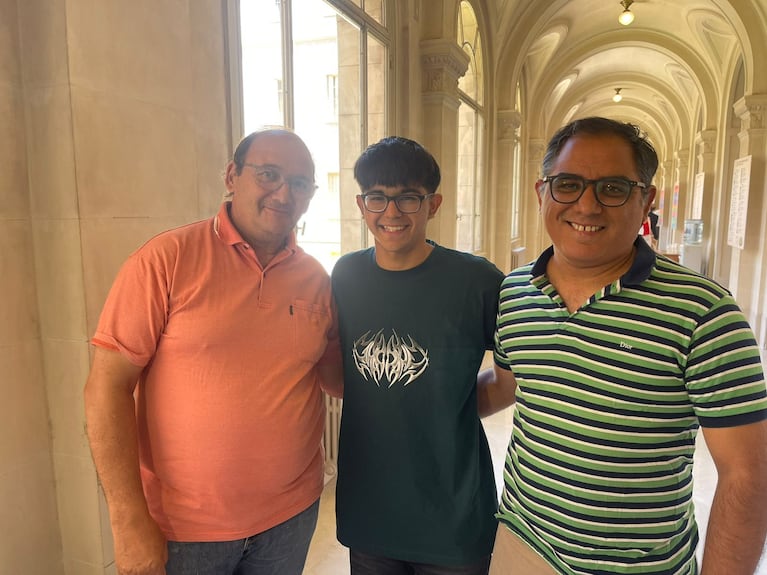 Pedro y Lucio se convirtieron en papás de Emanuel.