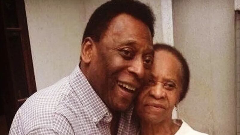 Pelé y su mamá doña Celeste. 