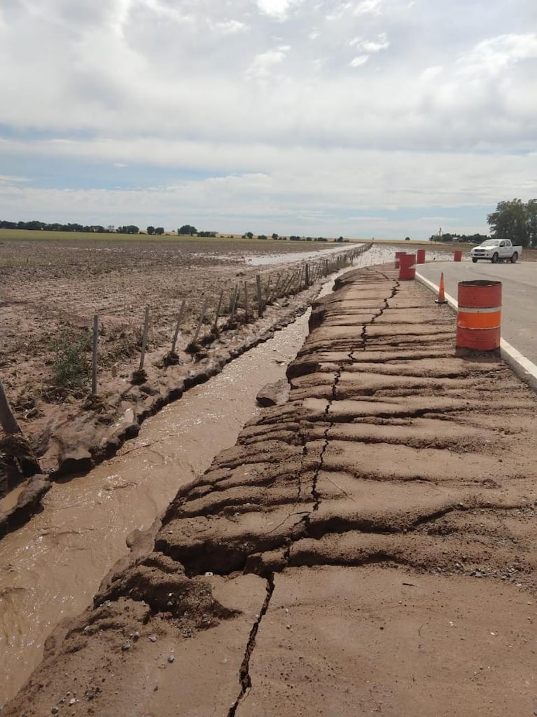 Peligro en la nueva autopista 19: advierten que se inunda tras las lluvias