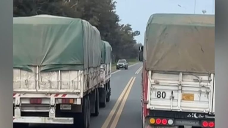 Peligroso sobrepaso en una ruta de Córdoba.