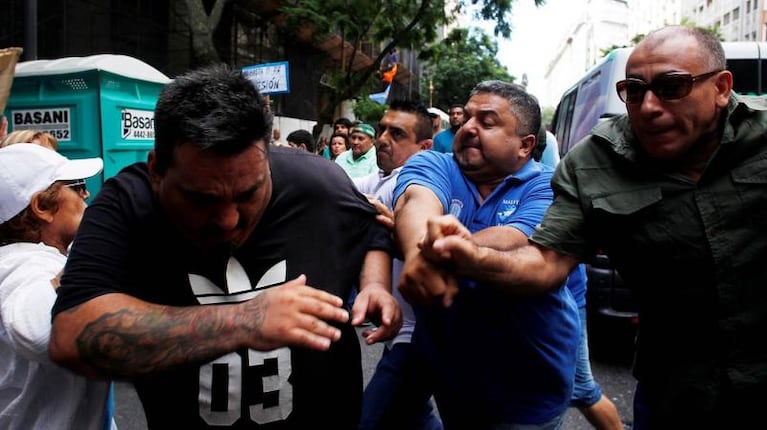 Peña, Moyano y Kirchner cruzaron chicanas tras la marcha