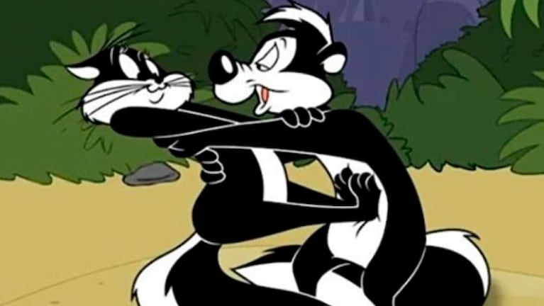 Pepe Le Pew persiguiendo a Penépole, una constante a lo largo de la historia.