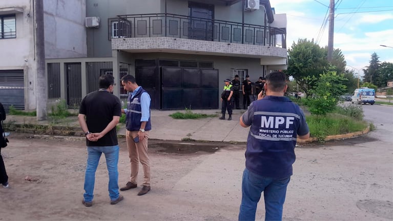Peritos recolectaron huellas en el lugar del crimen. Foto: Infoaguilares.