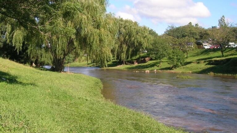 Pescadores encontraron una extraña criatura en el río Suquía.