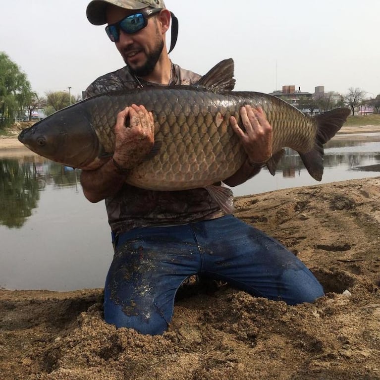 Pescaron una carpa de casi 40 kilos en Carlos Paz