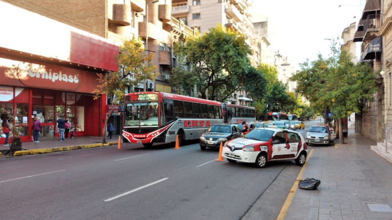 Pese a que el intendente Llaryora pidió evitar el transporte público, en las horas pico hay gran cantidad de pasajeros. / Foto: Policía de Córdoba