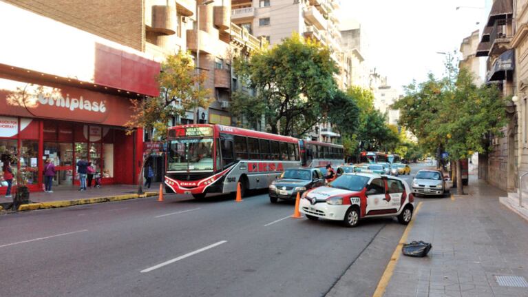 Pese a que el intendente Llaryora pidió evitar el transporte público, en las horas pico hay gran cantidad de pasajeros. / Foto: Policía de Córdoba