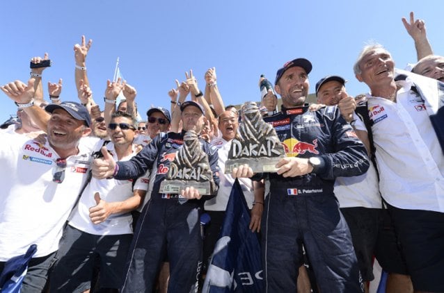 Peugeot ganó la corona en autos gracias a Peterhansel.