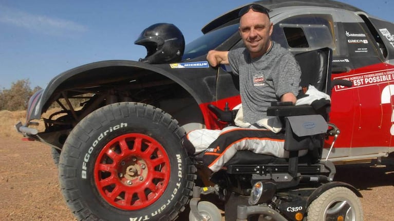 Philippe Croizon y su auto para el Dakar 2017.