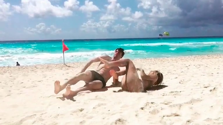 ¡Picado hot! El patadón de Tagliafico a su sensual novia