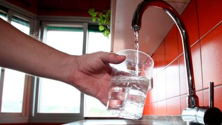 Piden restringir al máximo el consumo de agua potable.