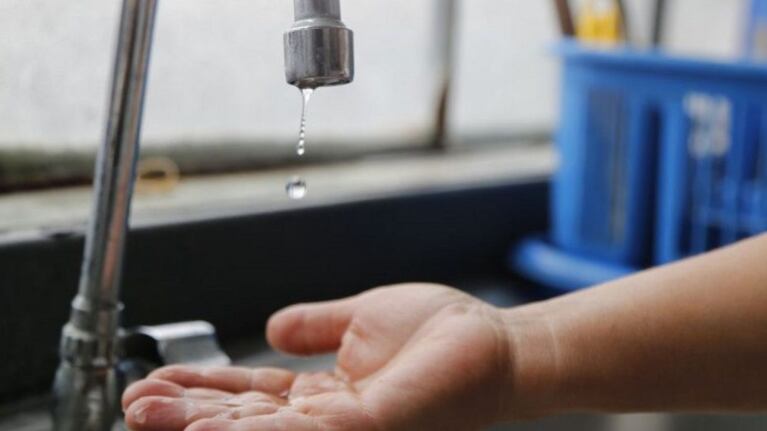 Piden usar responsablemente el agua, en medio del calor infernal.