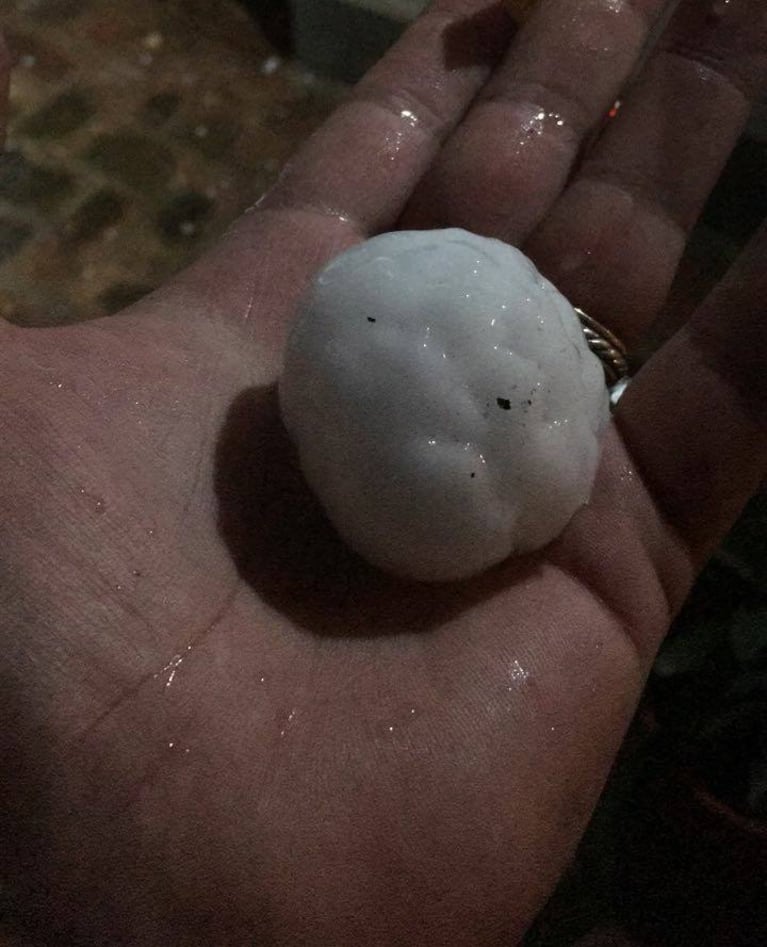 Piedras de gran tamaño cayeron tras la tormenta. Foto: Gabriel Piras.