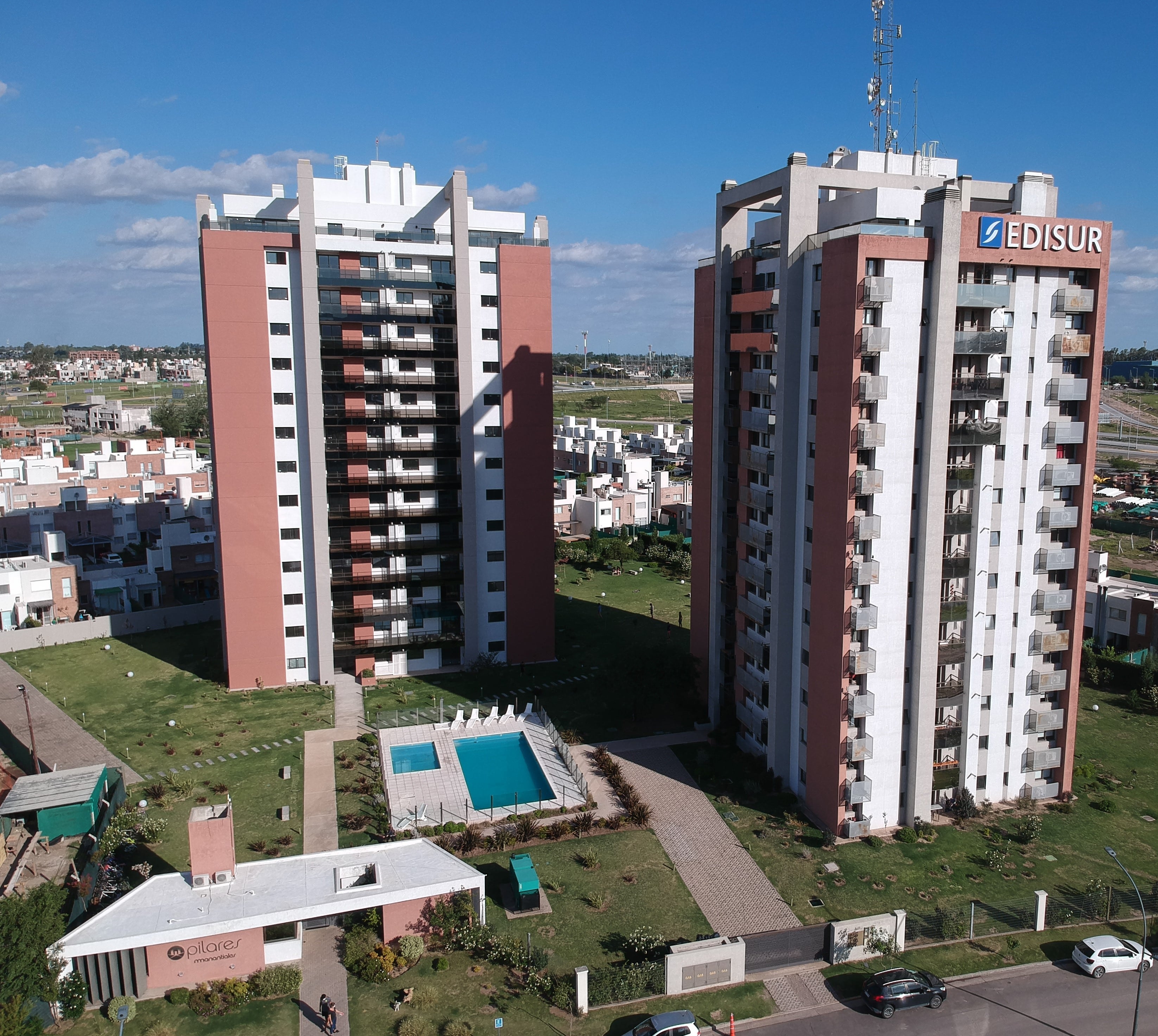 Pilares de Manantiales, un condominio en altura, con excelente ubicación, increíbles vistas y amenities pensadas para tu confort.