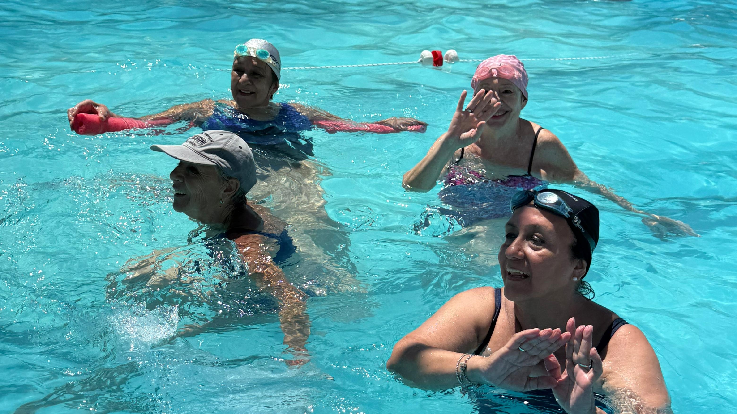 Piletas gratuitas para adultos mayores en polideportivos municipales de Córdoba. 