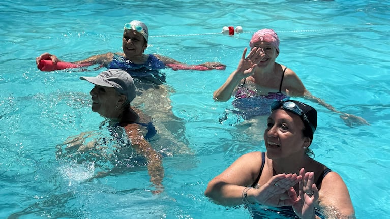 Piletas gratuitas para adultos mayores en polideportivos municipales de Córdoba. 