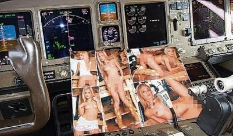 Piloto se fotografió desnudo en pleno vuelo