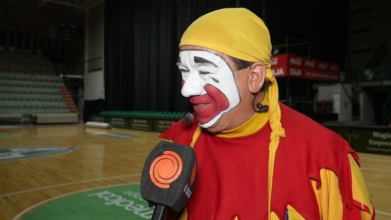 Piñón Fijo visitó al Loco Amato en su baile de Atenas.