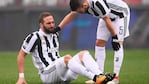 Pipita Higuaín terminó arrastrándose del dolor.