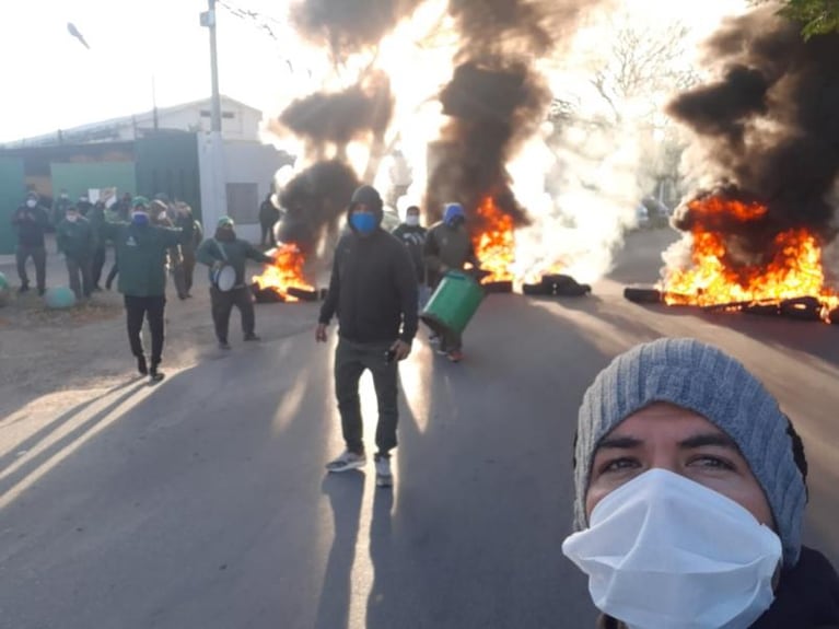 Piquete del SUOEM: quema de gomas y corte de calle pese a la cuarentena 