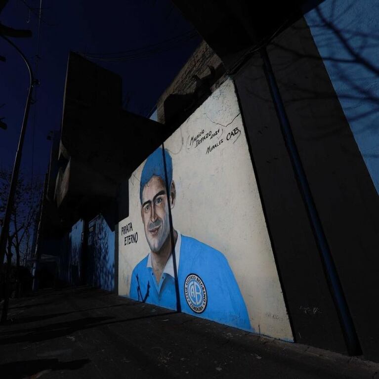 Pirata eterno: el nuevo mural del Potro en la cancha de Belgrano