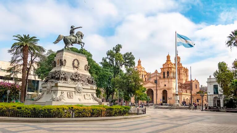 Plaza San Martín Córdoba, uno de los puntos donde se podrá solicitar el subsidio para la luz.
