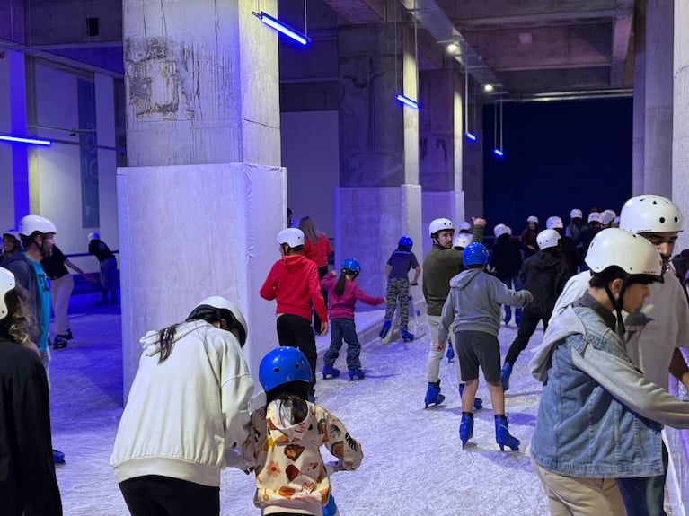 Pocito Social Life trae una gran novedad: la única pista de hielo en la ciudad de Córdoba