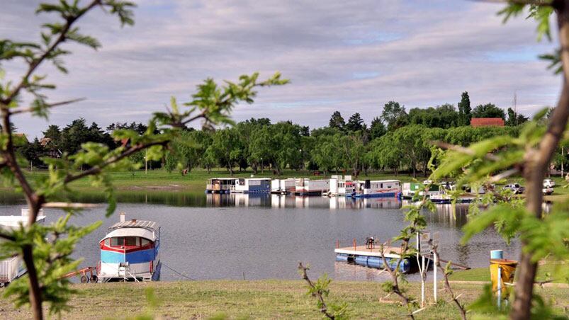 Polémica en Embalse con turistas y un supuesto usurpador.