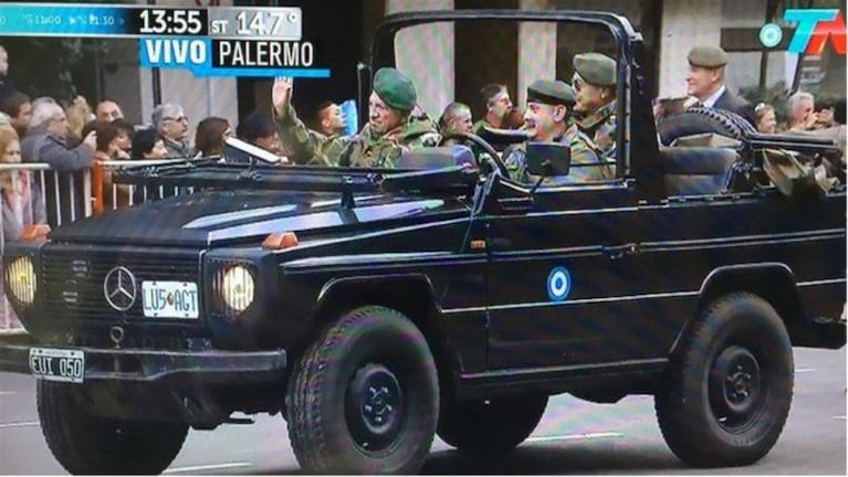 Polémica por la presencia de Aldo Rico en el desfile militar