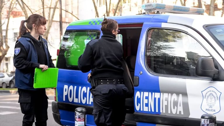 Policía Científica trabajó en la casa de la familia.